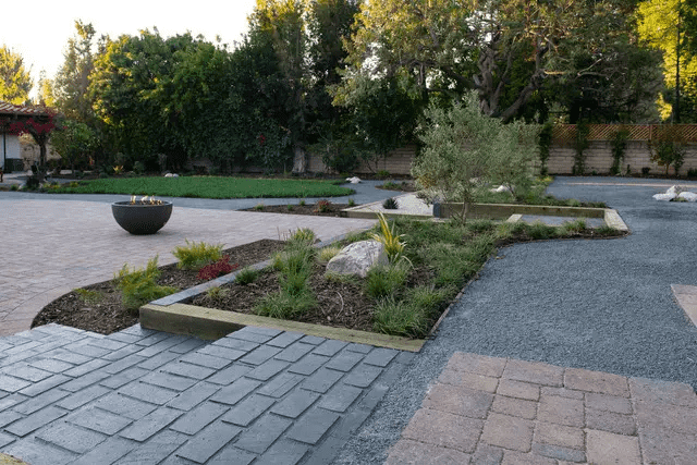 Captivating landscape transformation in Woodland Hills by Urban Soil Landscape